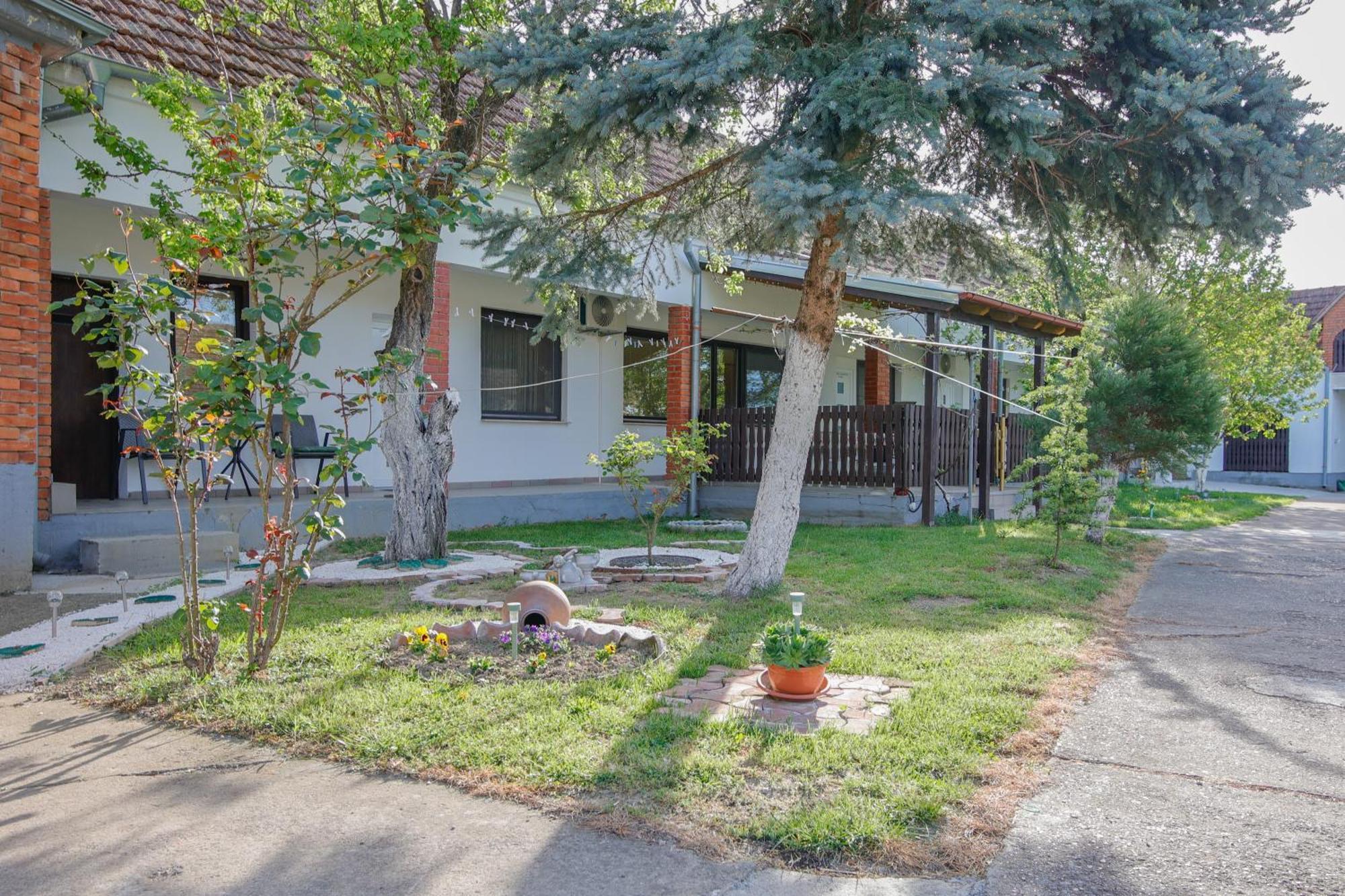 Apartman Marta I Soba Maja Gradiste Εξωτερικό φωτογραφία